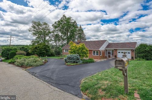 300 Richardson Rd, York, PA 17408-5033