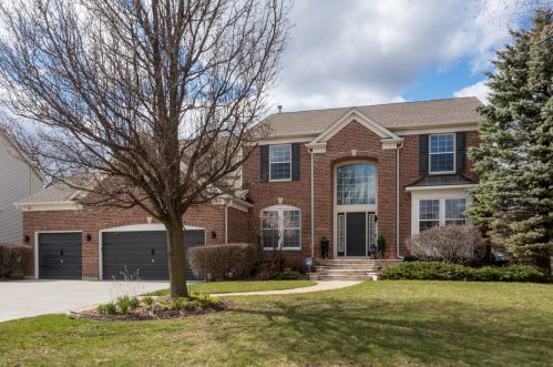 102 English Oak Ln, Streamwood, IL 60107-3396