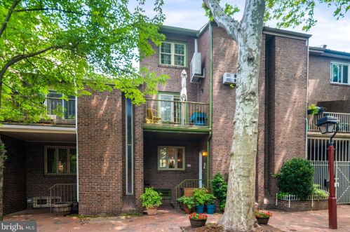 637 Lombard St, Philadelphia PA  19147-1416 exterior