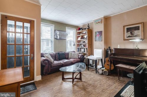 2231 Clarion St, Philadelphia, PA 19148-2917