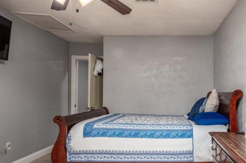 2810 Altman Dr, Irving TX  75062-4229 exterior