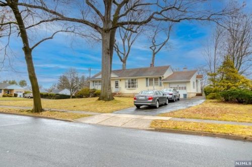 3 Garret Pl, Ridgewood, NJ 07452-3618
