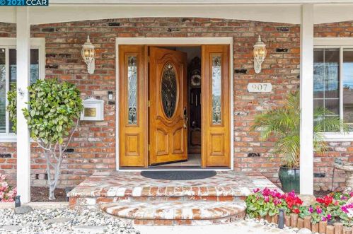 907 Hastings Dr, Concord CA  94518-3821 exterior