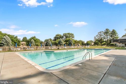 38 Valleybrook Dr, Lancaster PA  17601-4617 exterior