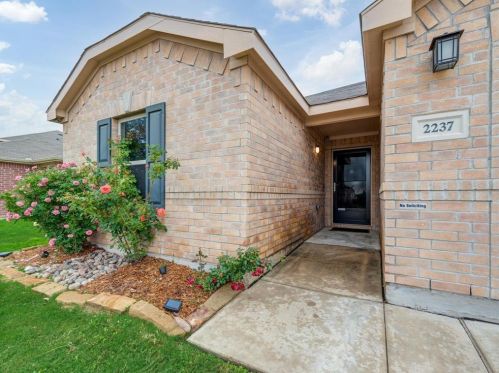 2237 Sims Dr, Fort Worth, TX 76119-5544