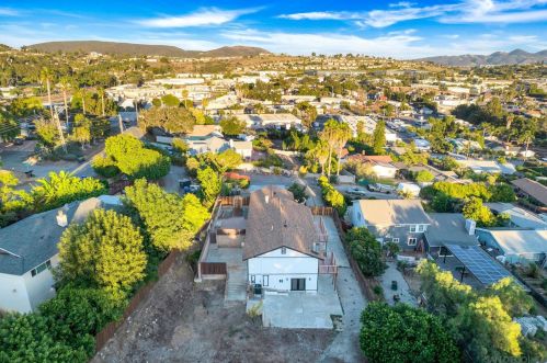 252 Plumosa Ave, Vista CA  92083-8022 exterior
