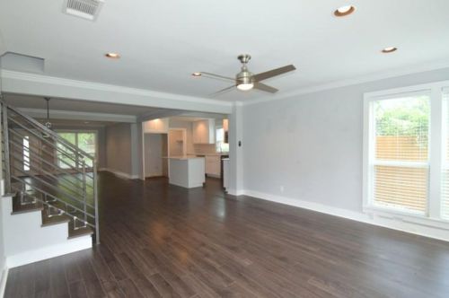 7513 Carriage Dr, Austin TX  78752-1401 exterior