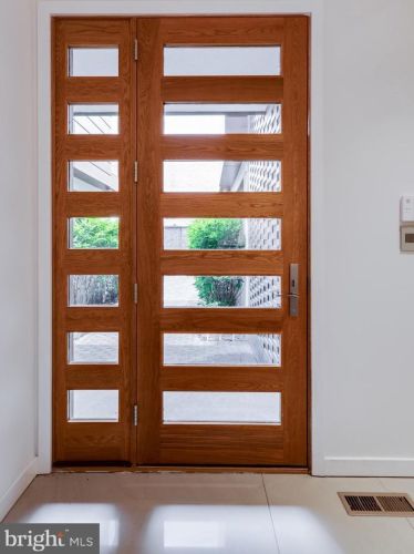 206 22nd St, Philadelphia, PA 19103-1079