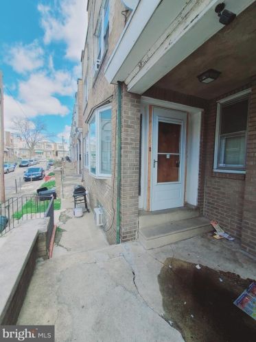 5941 Lawrence St, Philadelphia, PA 19120-1828