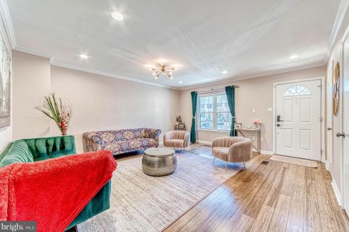 8605 Western Oak Dr, Springfield VA  22153-3556 exterior