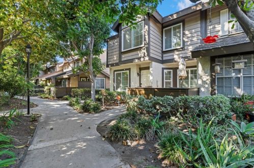 2390 Willowbrook Ln, Anaheim, CA 92802-3580