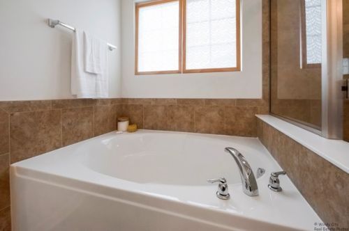 1550 Bristol Dr, Pingree Grove IL  60140-9038 exterior