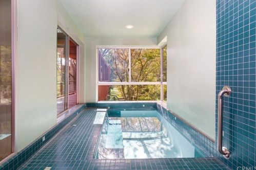 2025 Mt Vernon Ave, Riverside CA  92507-2528 exterior