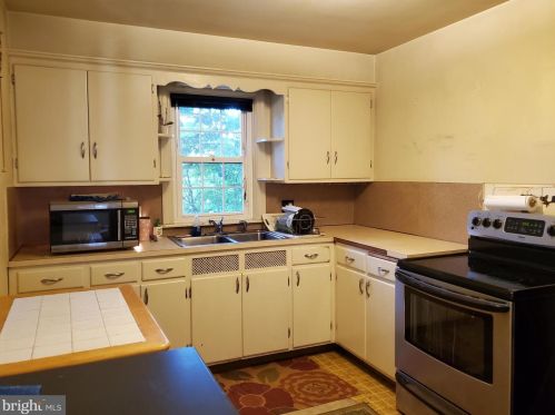 207 Princess Ave, Lancaster, PA 17601-4351