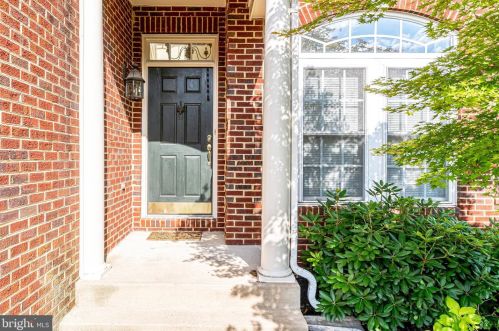 8400 Churchside Dr, Gainesville, VA 20155-2982