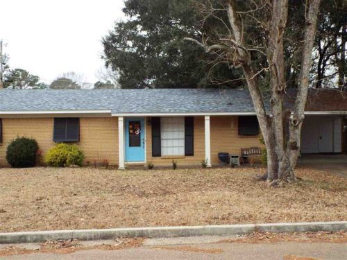 504 10th Ave, Magee, MS 39111-3820