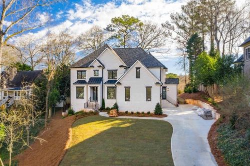 933 Buckingham Cir, Atlanta, GA 30327-2701