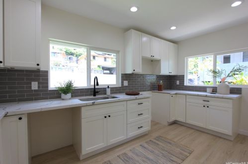 2485 Booth Rd, Honolulu HI  96813-1362 exterior