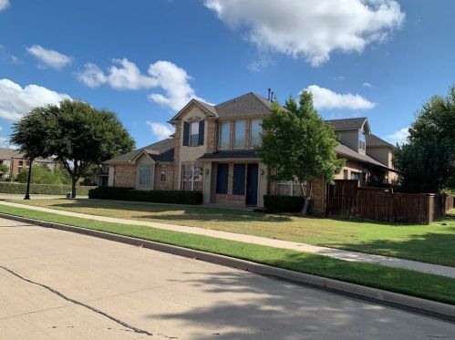 1700 Brookview Dr, Carrollton TX  75007-1495 exterior
