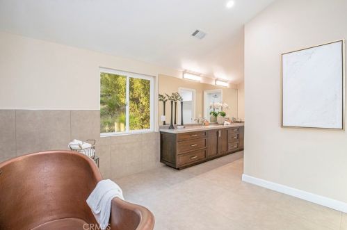 815 Moorside Dr, Glendale CA  91207-1135 exterior