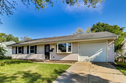 504 Robinhood Dr, Streamwood, IL 60107-1518