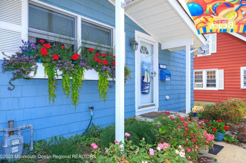 202 Elizabeth Ave, Point Pleasant Beach, NJ 08742-4129