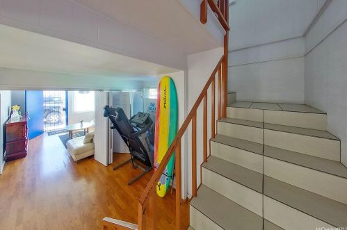 729 Ekela Ave, Honolulu HI 96816-1191 exterior