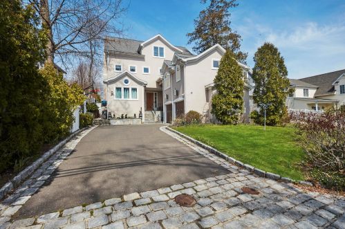 9 Thomes St, Norwalk CT  06853-1026 exterior