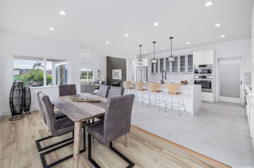 3033 Manoa Rd, Honolulu HI  96822-1503 exterior