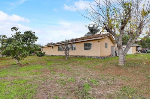 145 El Valle Opulento, Vista CA 92083-7708 exterior