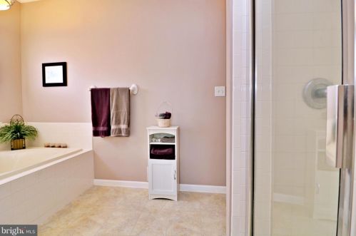 34 Colonel Miles Ct, Harpers Ferry WV 25425-3109 exterior