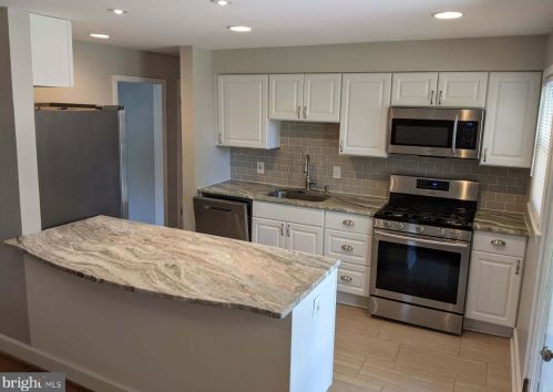 7126 Gormel Dr, Springfield VA  22150-3121 exterior