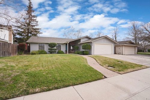 9850 Cobblestone Dr, Stockton, CA 95209-1402