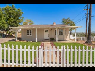 178 Howell Heights Dr, Escondido, CA 92025-3813