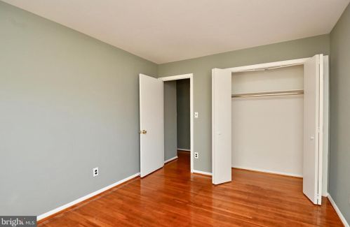 6153 Roxbury Ave, Springfield VA  22152-1625 exterior