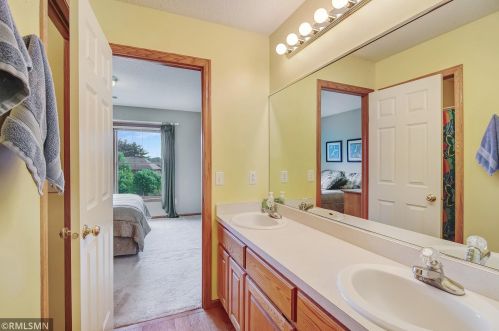 10098 Bridgewater Pkwy, Saint Paul MN  55129-8576 exterior