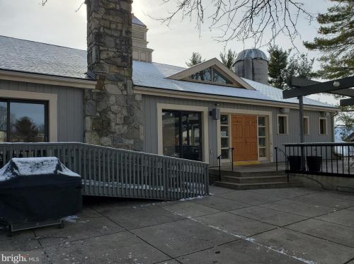 17 Valleybrook Dr, Lancaster PA  17601-4619 exterior