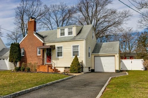47 Colonial Dr, Clark, NJ 07066-2601