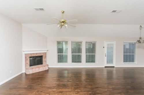 504 Asher Ct, Fort Worth TX  76131-3924 exterior