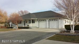 391 Buffalo Rd, Selah, WA 98942-8621