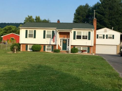 75 Southwest Ave, Lithia, VA 24066-5112