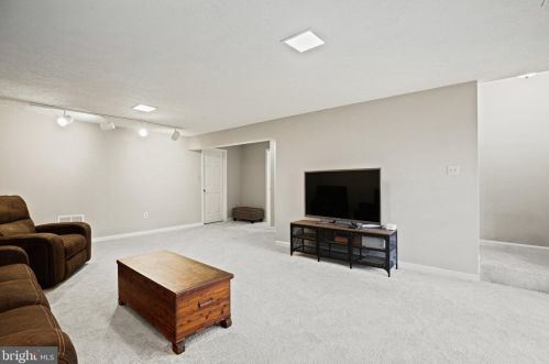8166 Cliffview Ave, Springfield VA  22153-2622 exterior