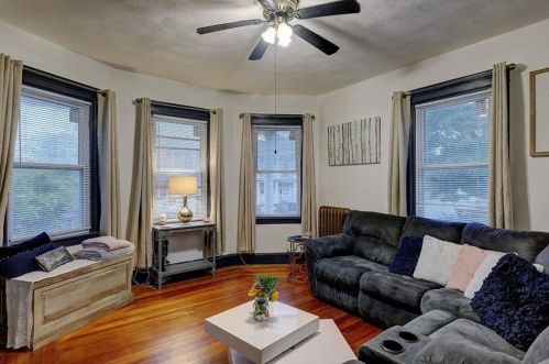 31 Mount Pleasant Ave, Providence, RI 02908-5152