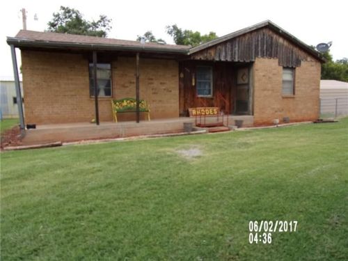 609 8th St, Bessie, OK 73622