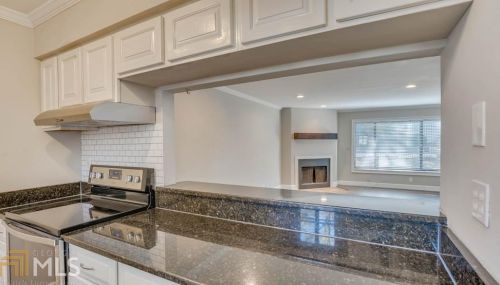 2 Finch Dr, Atlanta GA  30315-6502 exterior
