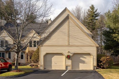 61 Dorchester Way, Nashua, NH 03064-8117