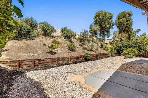 335 Whispering Brook Dr, Vista CA 92083-1956 exterior