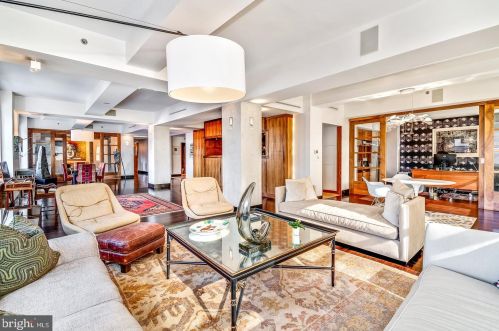 1737 Chestnut St, Philadelphia, PA 19103-4137
