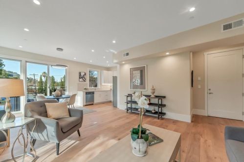 1667 San Carlos Ave, San Carlos, CA 94070-2023