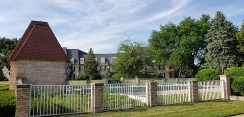 5101 Carriageway Dr, Rolling Meadows IL  60008-3987 exterior